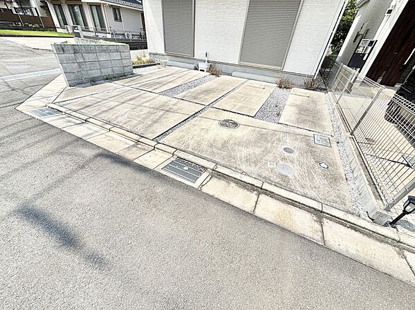 駐車2台可能！急なお客様の駐車に。また、ご家族の自転車スペースとしても大活躍。