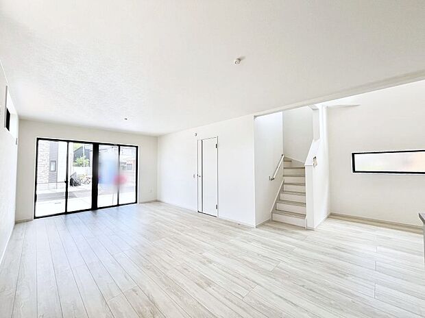 内装 リビング階段、毎日大切な家族とコミュニケーションがとれる家族思いの間取り