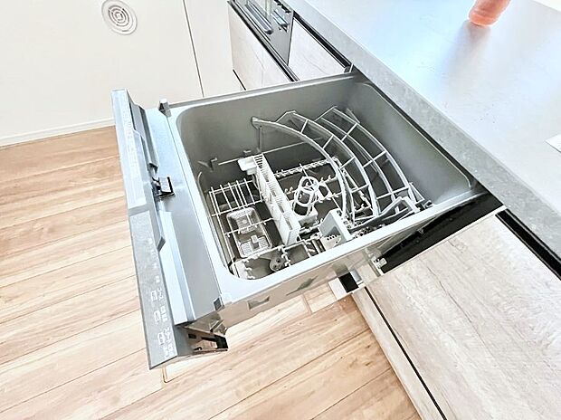 面倒なお片づけは食洗機にお任せ！家事の負担が減って、時間にも気持ちにもゆとりができます。