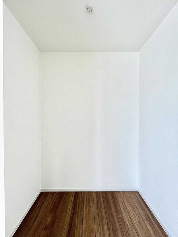 ウォークインクローゼットの活用で生活空間スッキリ