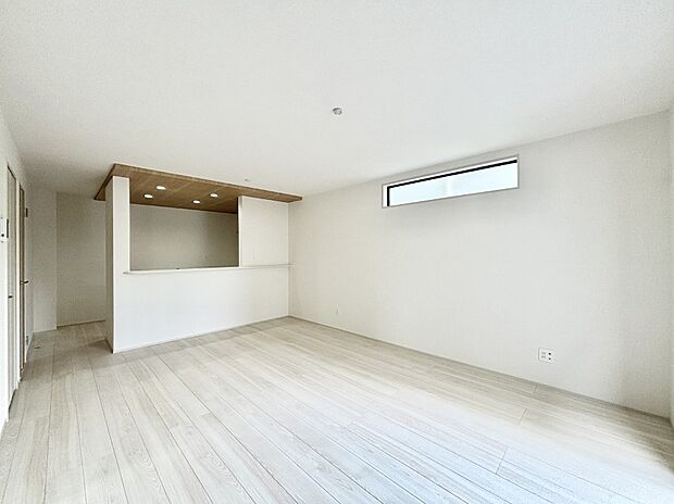 家族団らんの時間も増えそうなくつろぎのリビングダイニング。