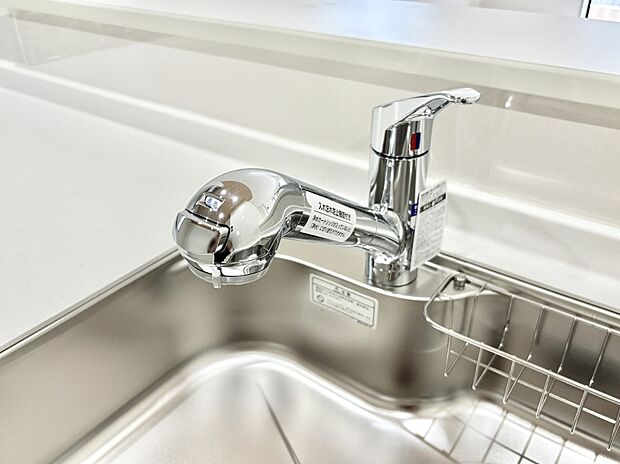 いつでも清潔なおいしいお水を。一つの水栓で水道水と浄水を使い分け。