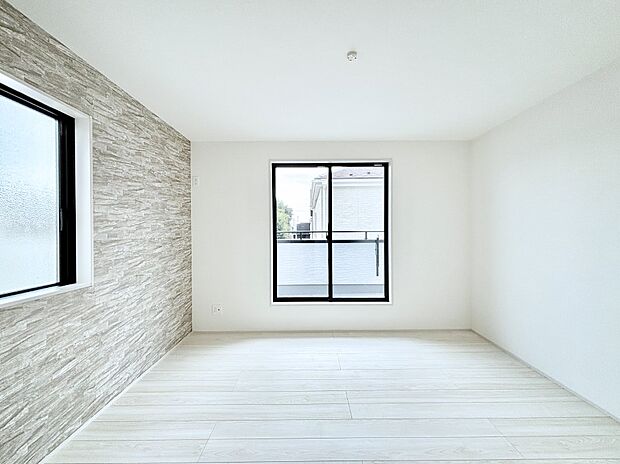 明るいバルコニーサイドに洋室を設置。目覚めの良い寝室に。 