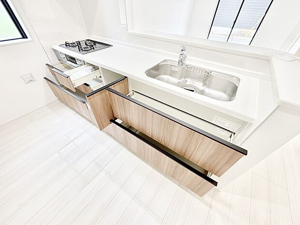 使いやすさを優先したスライド式収納タイプ!