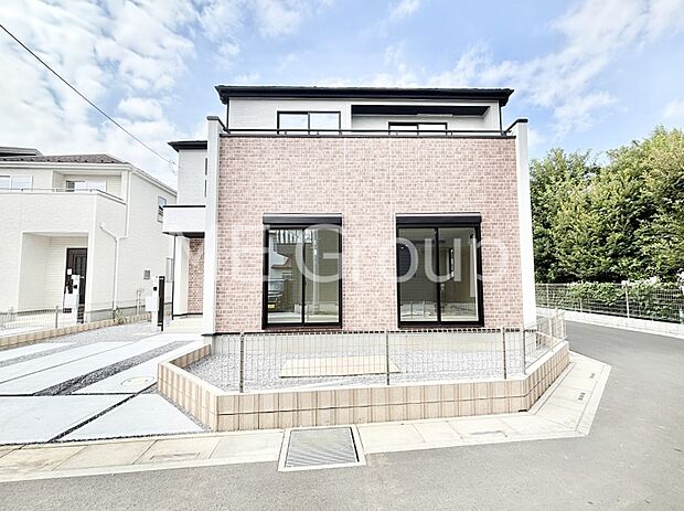 洗練された外観、上質な住空間が広がる室内は永く安心して過ごせる住居です。