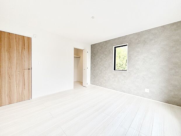 WIC(ウォークインクローゼット)があるお部屋!季節ごとの入れ替えも不要で便利です。