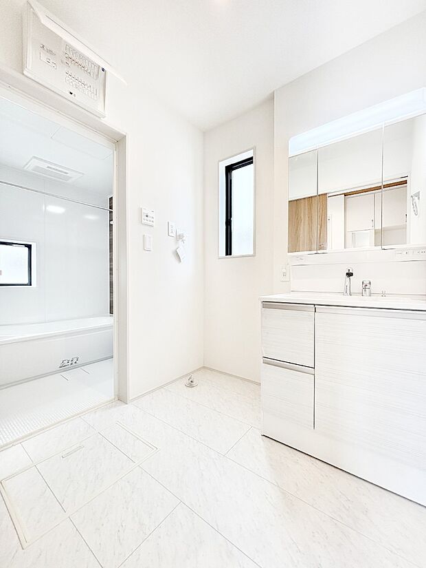 広々とゆとりのあるランドリースペース。