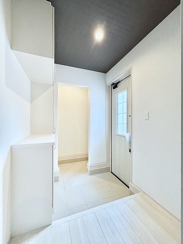 シューズインクローク付きの玄関。家族全員の靴や雨具などすっきり収納！