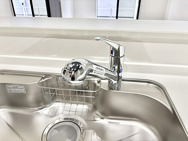 いつでも清潔なおいしいお水を。一つの水栓で水道水と浄水を使い分け。