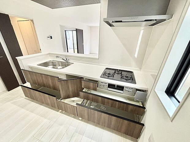 使いやすさを優先したスライド式収納タイプ！