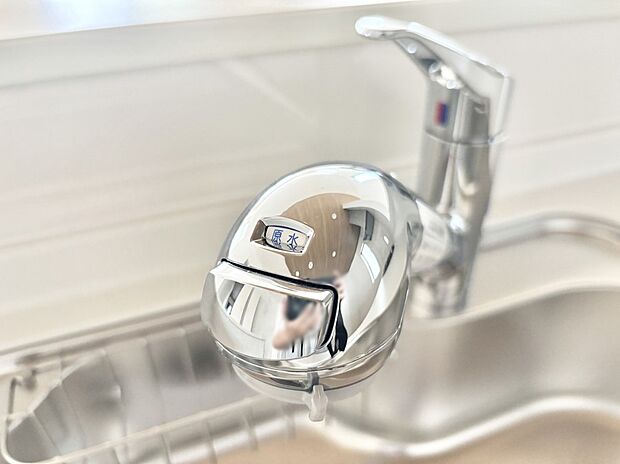 いつでも清潔なおいしいお水を。一つの水栓で水道水と浄水を使い分け。