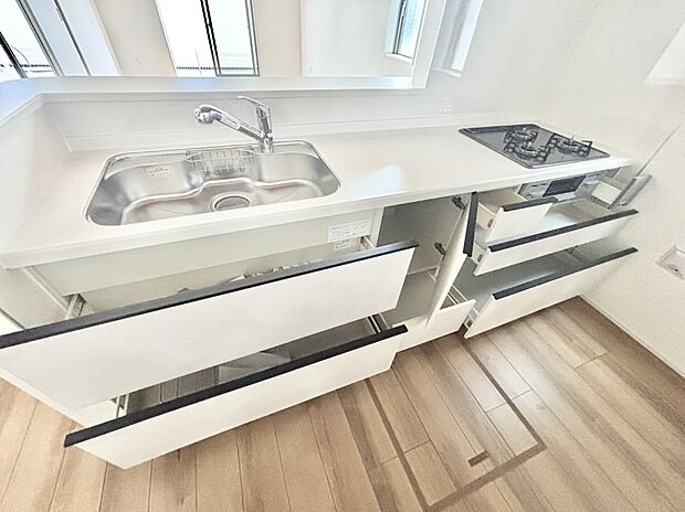 使いやすさを優先したスライド式収納タイプ！