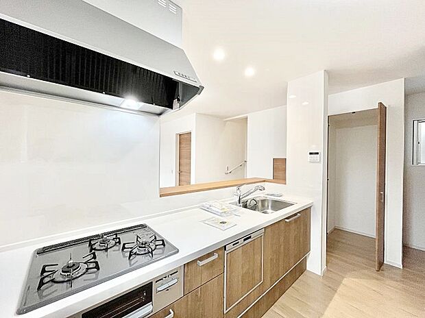 広々とした使い勝手の良いキッチンで日々のお料理も楽しくなりそう