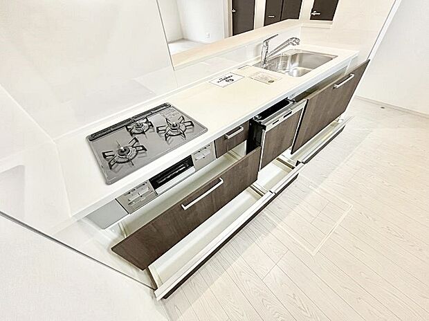 スライド式収納なので上からの出し入れが可能！腰をかがめずに楽々！