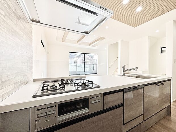 広々とした使い勝手の良いキッチンで日々のお料理も楽しくなりそう