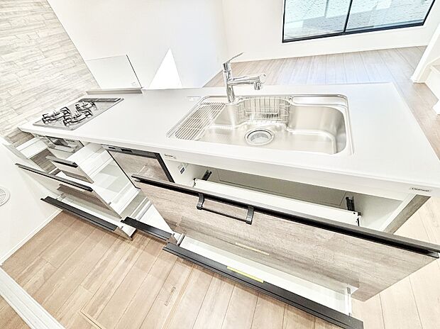 使いやすさを優先したスライド式収納タイプ！