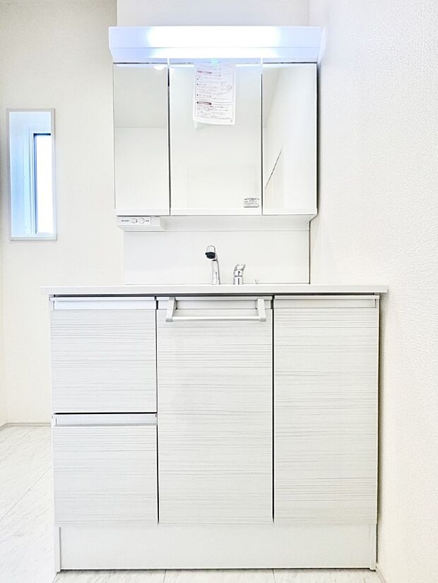 収納力と機能性に優れた洗面化粧台