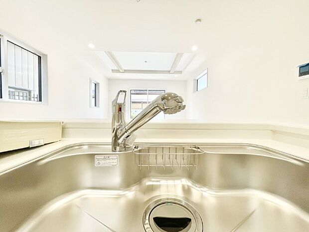 いつでも清潔なおいしいお水を。一つの水栓で水道水と浄水を使い分け。