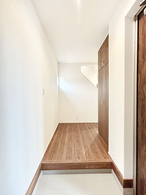 家族の帰宅やお客様をあたたかく迎える玄関  