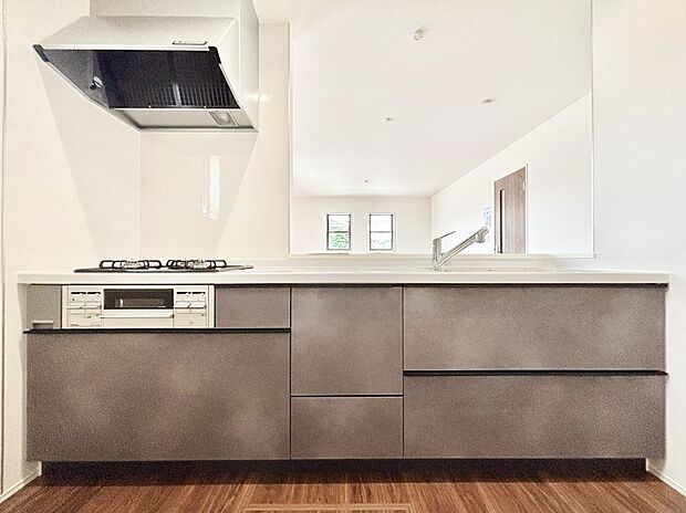 リビングで遊ぶお子様を見守りながらお料理ができる対面キッチン