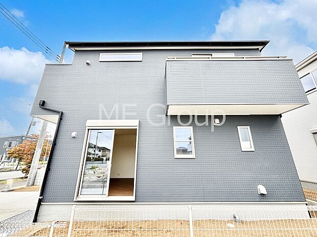 たっぷりの陽光と心地よい風が舞い込む住まい 