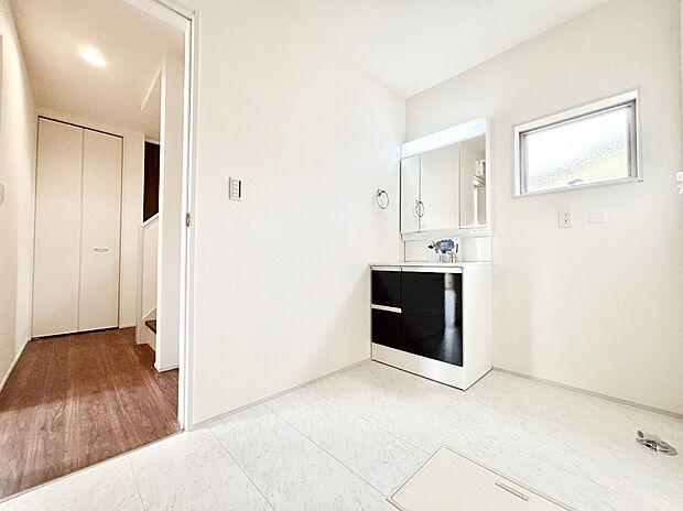 広々とゆとりのあるランドリースペース  