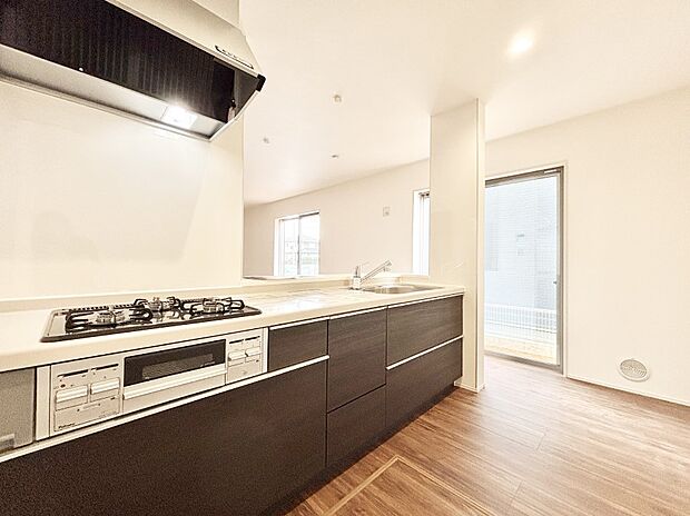 広々とした使い勝手の良いキッチンで日々のお料理も楽しくなりそう