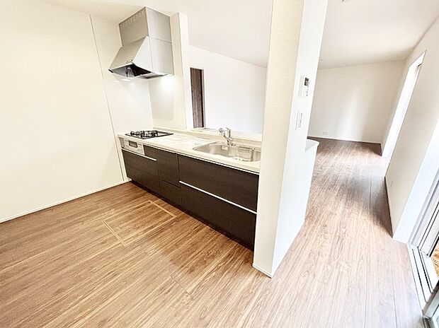 料理をしながらご家族との会話を楽しめる対面カウンターキッチン