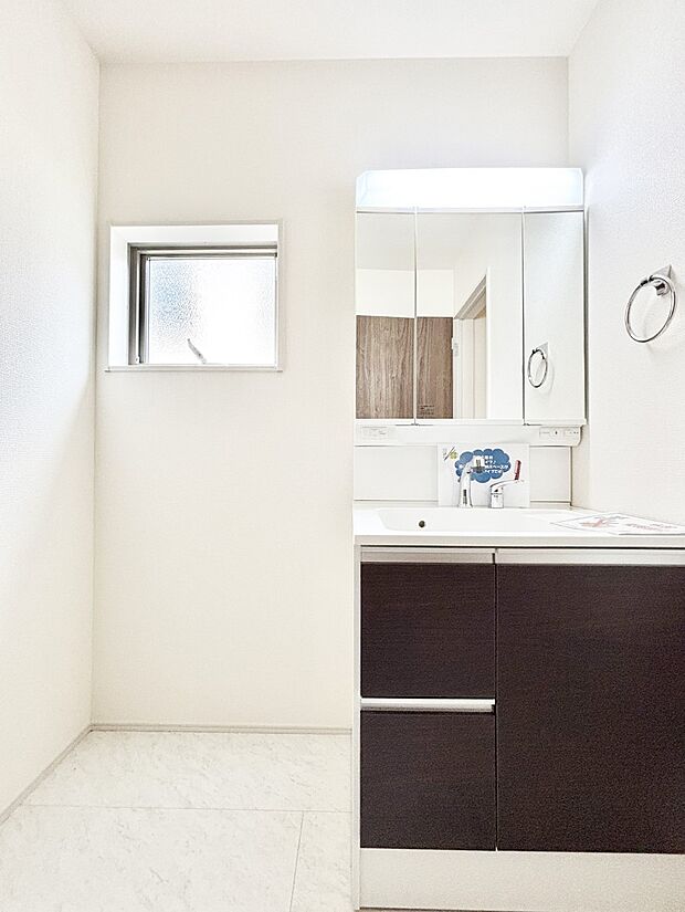 収納力と機能性に優れた洗面化粧台