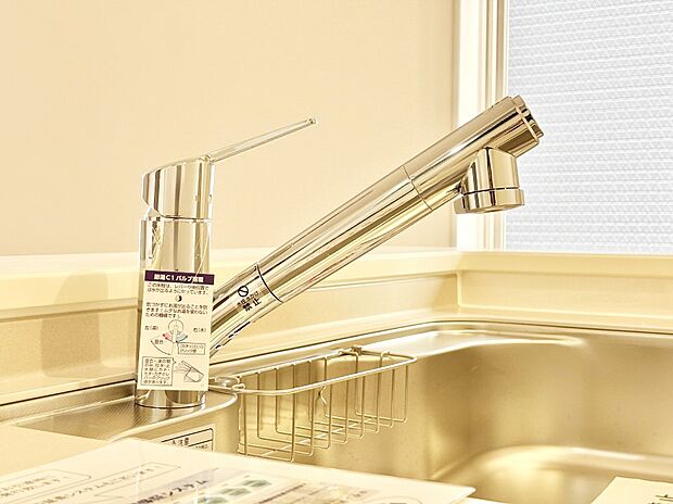 いつでも清潔なおいしいお水を。一つの水栓で水道水と浄水を使い分け。