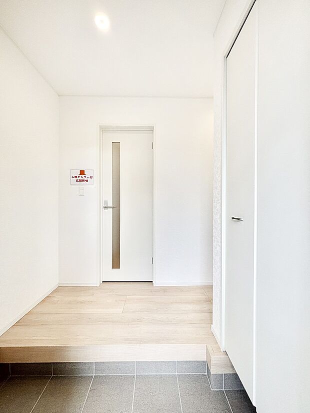 散らかりがちな玄関もスッキリの玄関収納付