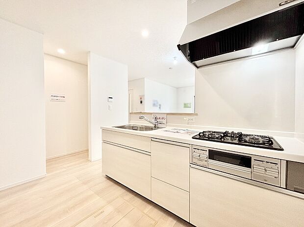 うれしいパントリー付きのキッチン。毎日のお料理も楽しく快適に!