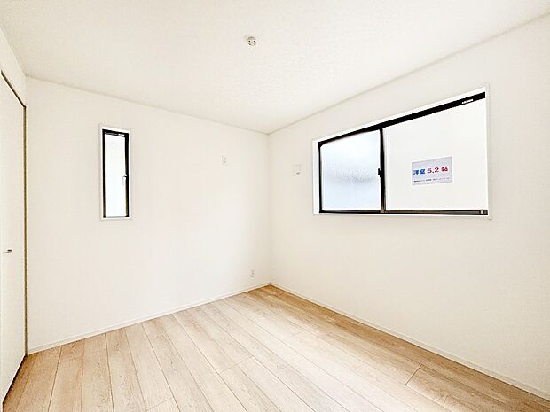 2面採光で気持ちよく自然光が取り入れられるのでお子様のお部屋にもピッタリ