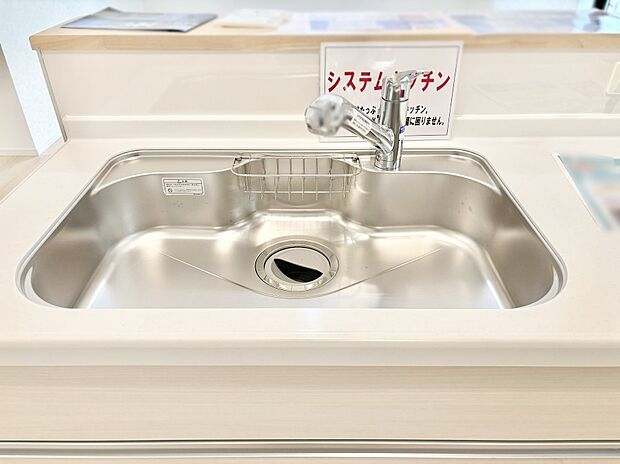 広々としたシンクでお料理やお皿洗いもラクラク快適に!