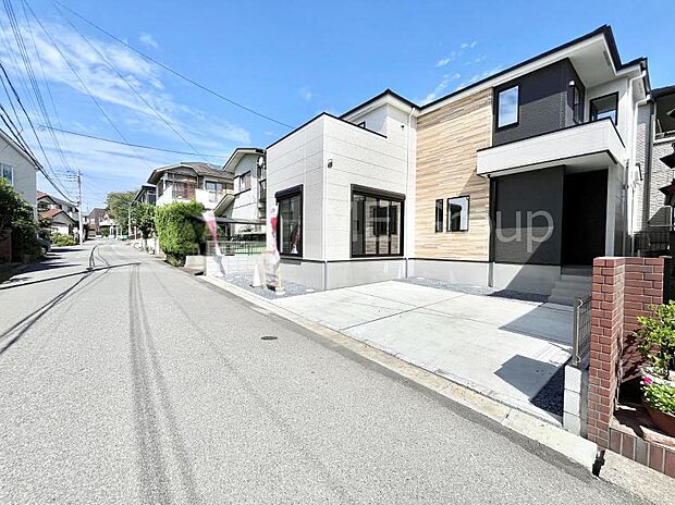 前面道路はきちんと整備されています