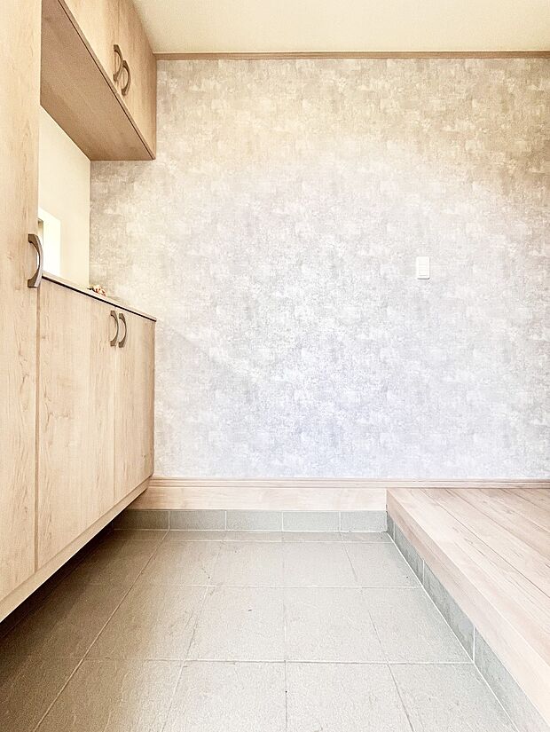 家族の帰宅やお客様をあたたかく迎える玄関  