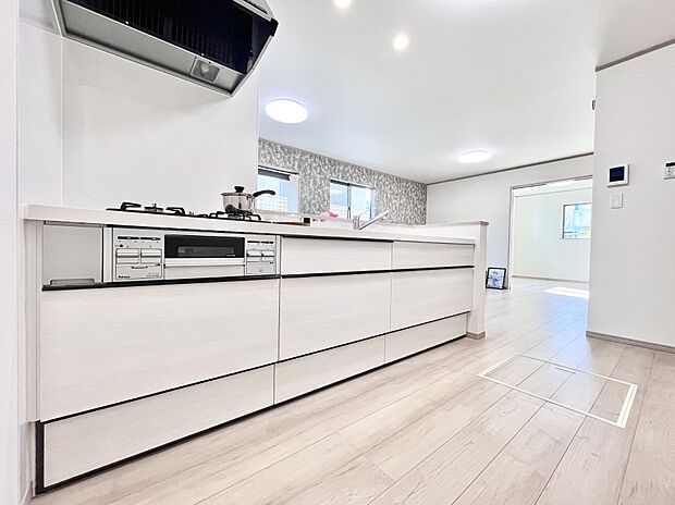 広々とした使い勝手の良いキッチンで日々のお料理も楽しくなりそう  