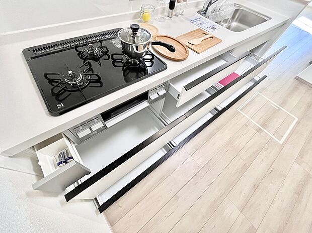 使いやすさを優先したスライド式収納タイプ！