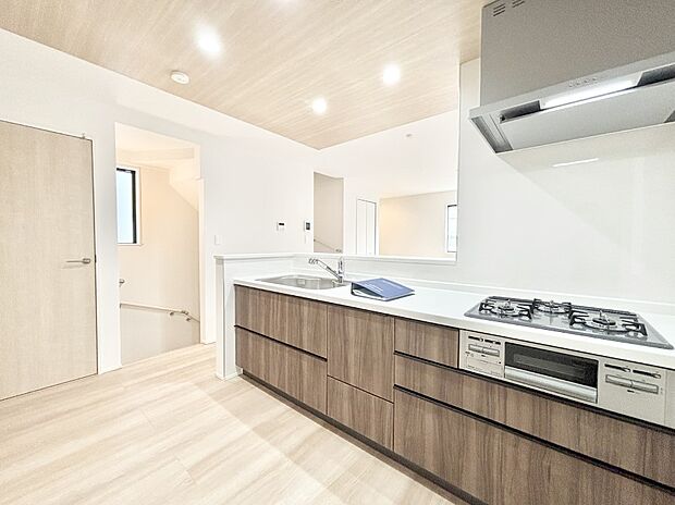 ゆとりあるキッチンではご家族と楽しくお料理ができます。