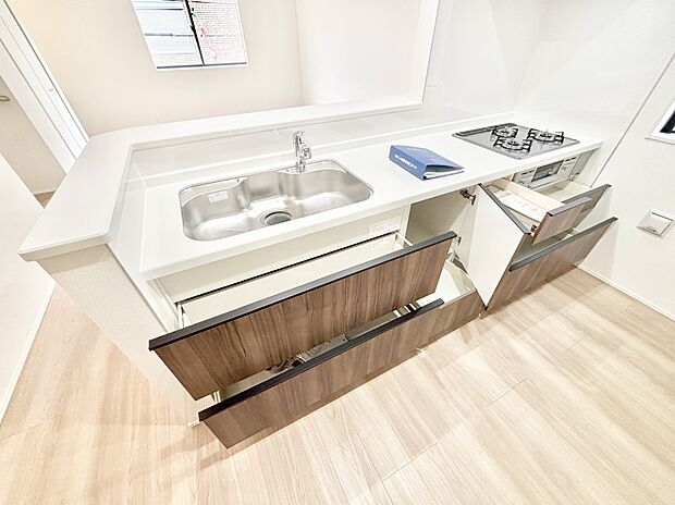 使いやすさを優先したスライド式収納タイプ！