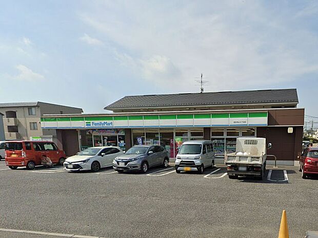 コンビニ 400m ファミリーマート 越谷赤山三丁目店