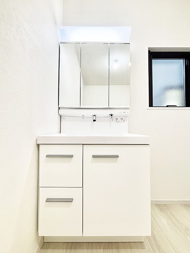 収納力と機能性に優れた洗面化粧台