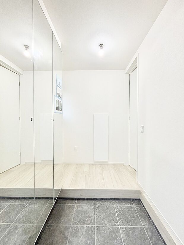 家族の帰宅やお客様をあたたかく迎える玄関