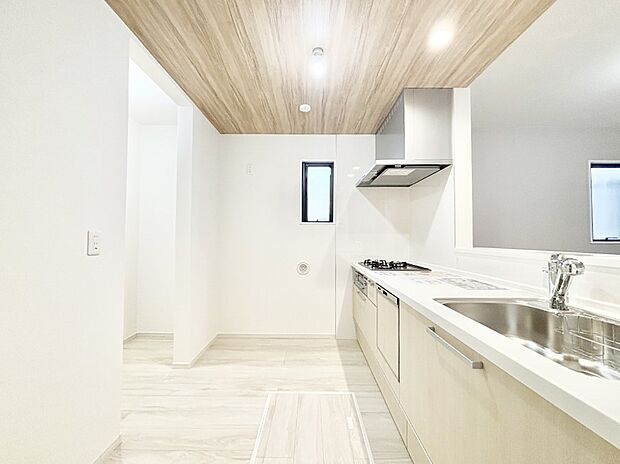 広々とした使い勝手の良いキッチンで日々のお料理も楽しくなりそう