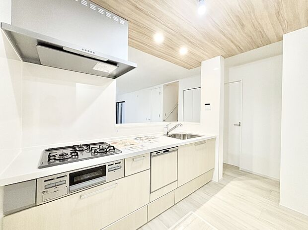 料理をしながらご家族との会話を楽しめる対面カウンターキッチン