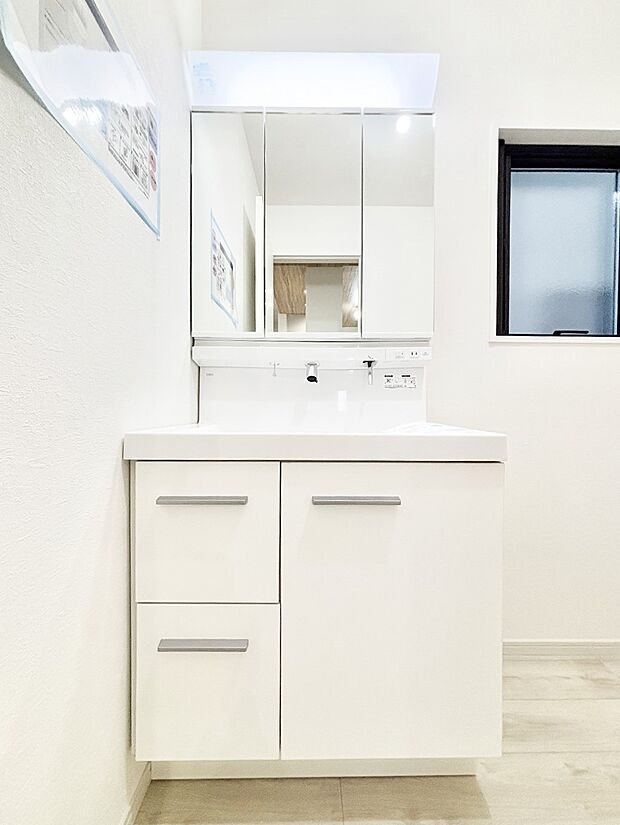 収納力と機能性に優れた洗面化粧台