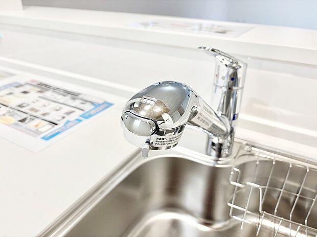 いつでも清潔なおいしいお水を。一つの水栓で水道水と浄水を使い分け。