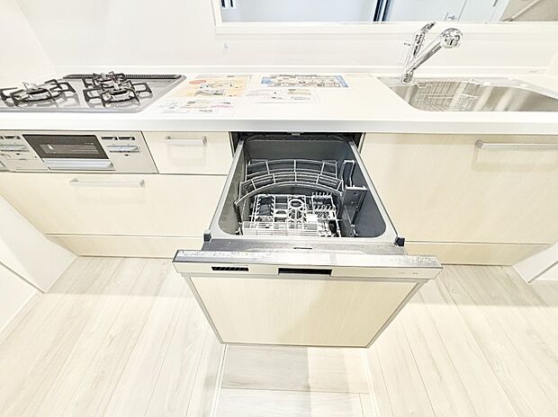 面倒なお片づけは食洗機にお任せ！家事の負担が減って、時間にも気持ちにもゆとりができます。