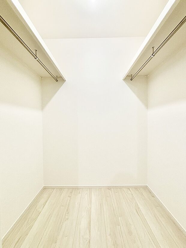 ウォークインクローゼットの活用で生活空間スッキリ