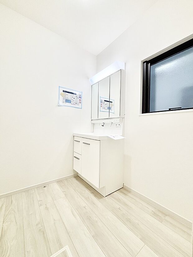 キッチンとの動線を考慮した水廻り集中設計で忙しい時間の家事もラクラク